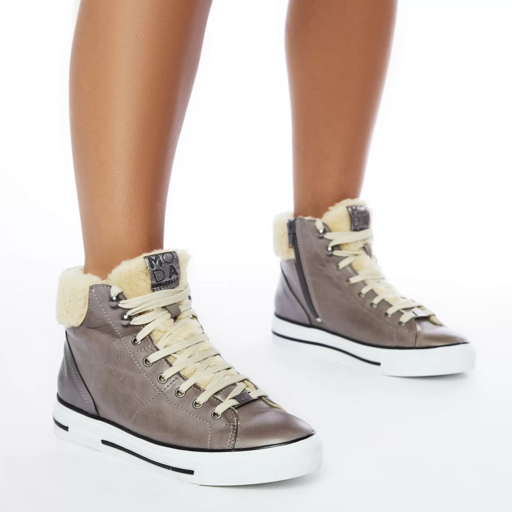 High-Top Trainers*Moda in Pelle High-Top Trainers