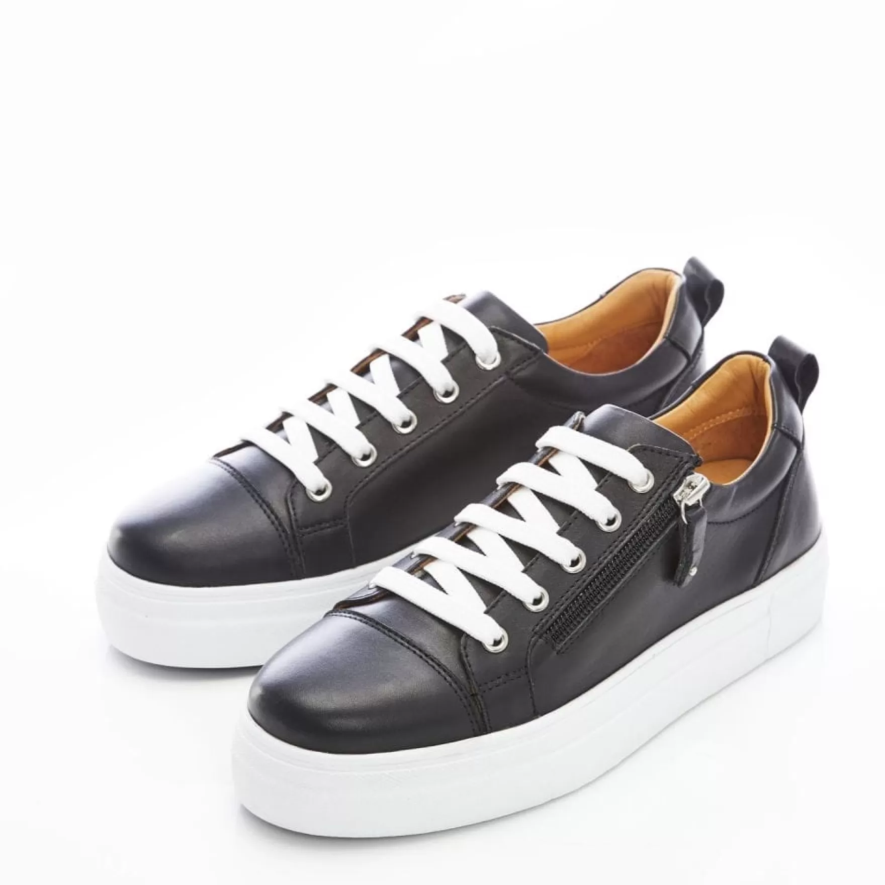 Black Trainers*Moda in Pelle Black Trainers